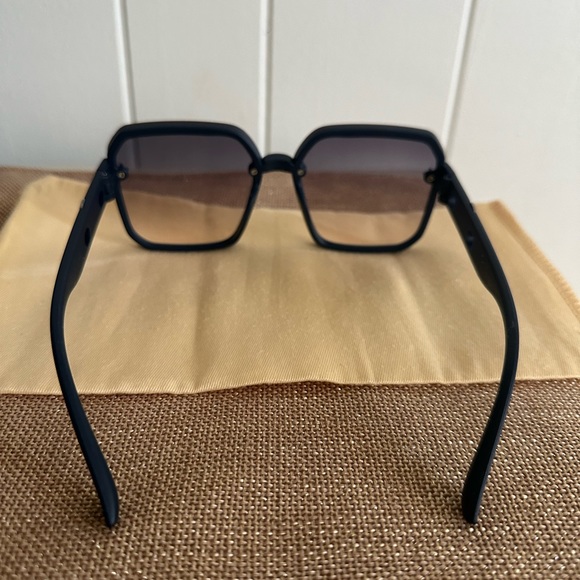 Sunglasses - Picture 5 of 6